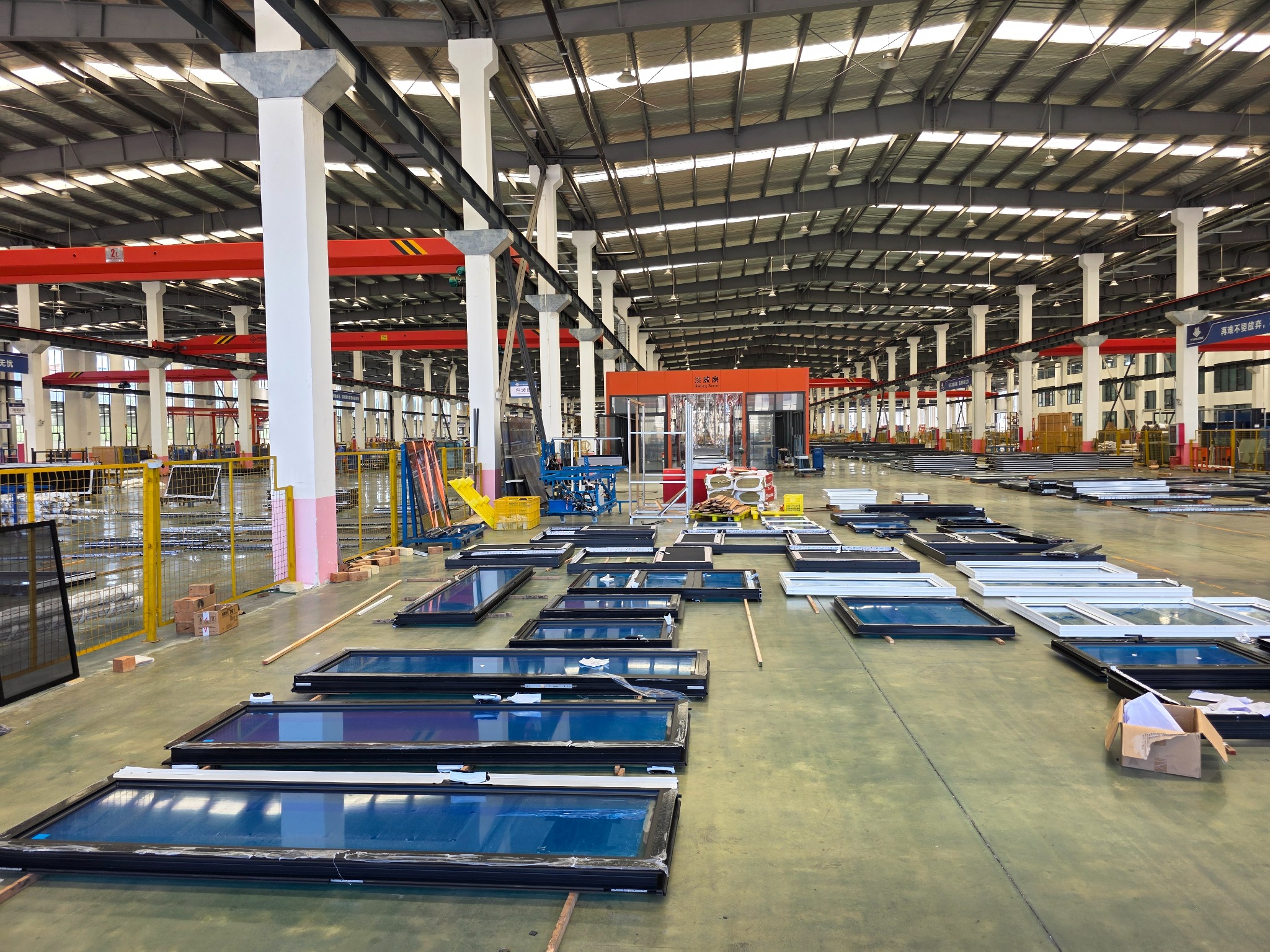 YY production floor with finished window and door units
